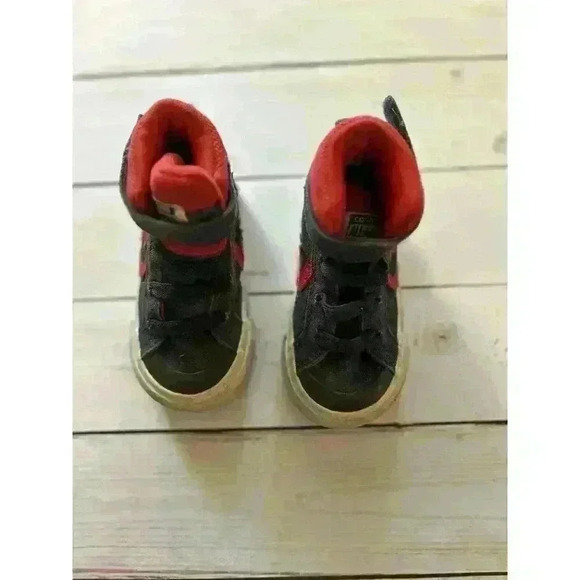 Converse -Chuck Taylors All Star Toddler Size 5 Black Red - Picture 1 of 6